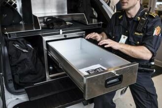 Her, i riggen bak i BMW X5, kan politiet bruke data med nett, takket være en god router. Bilen er rigget for å kunne brukes som arbeidsbord. Her, i riggen bak i BMW X5, kan politiet bruke data med nett, takket være en god router. Bilen er rigget for å kunne brukes som arbeidsbord.