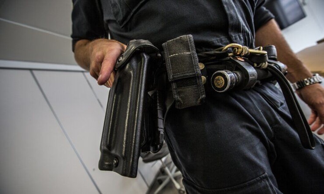 Politiets hylstre er ikke optimalt utformet for generell bevæpning, ifølge enkelte distrikter. Politiets hylstre er ikke optimalt utformet for generell bevæpning, ifølge enkelte distrikter.