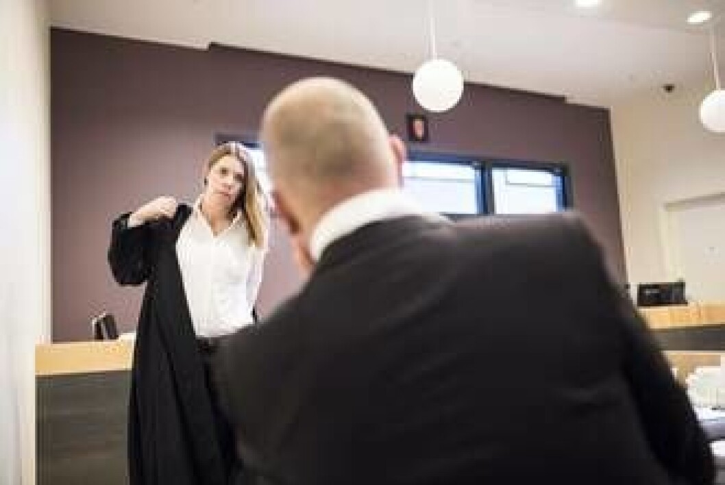 Politimannen og advokat Merete Furesund i lagmannsretten. Politimannen tapte ankesaken. Politimannen og advokat Merete Furesund i lagmannsretten. Politimannen tapte ankesaken.