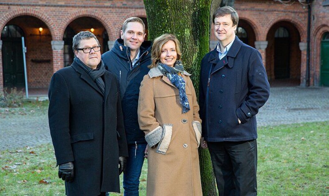 Asbjørn Hansen, programleder Jens Christian Nørve, Hanne Kristin Rohde og John Kristian Elden skal nøste opp i uløste saker på direktesendt TV. Asbjørn Hansen, programleder Jens Christian Nørve, Hanne Kristin Rohde og John Kristian Elden skal nøste opp i uløste saker på direktesendt TV.