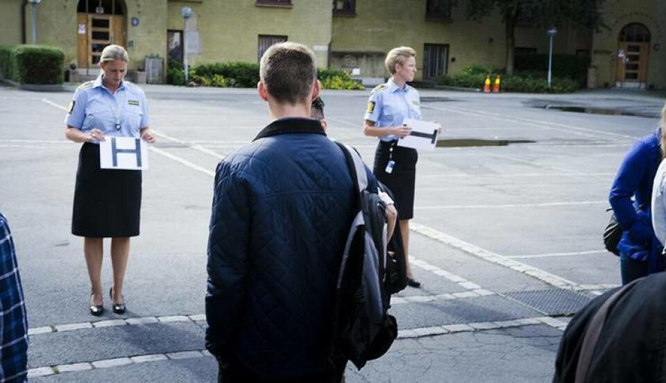 Drømmer du om første skoledag på PHS? Da må du ha bestått kravene først. Drømmer du om første skoledag på PHS? Da må du ha bestått kravene først.
