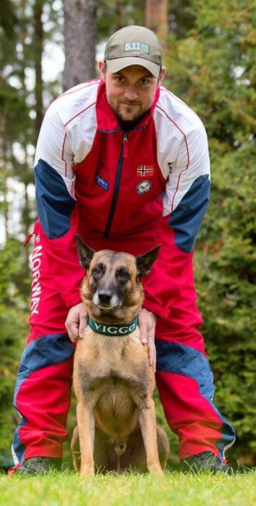 Peder Zeiner Christiansen og hunden Viggo. Peder Zeiner Christiansen og hunden Viggo.