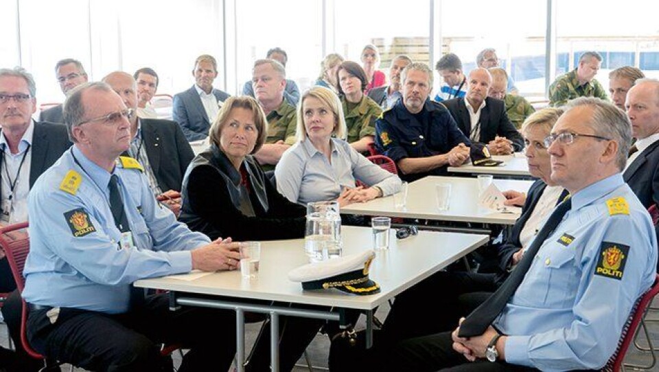 Topptungt: Politimester Arnstein Nilssen i Nordmøre og Romsdal pd, tidligere justisminister Grete Faremo, PST-sjef Benedicte Bjørnland, tidligere forsvarsminister Anne-Grete Strøm-Erichsen og politidirektør Odd Reidar Humlegård under Øvelse Gemini 2013. I bakgrunnen sitter også tidligere forsvarssjef Harald Sunde og Anders Snortheimsmone, tidligere Delta-sjef. Topptungt: Politimester Arnstein Nilssen i Nordmøre og Romsdal pd, tidligere justisminister Grete Faremo, PST-sjef Benedicte Bjørnland, tidligere forsvarsminister Anne-Grete Strøm-Erichsen og politidirektør Odd Reidar Humlegård under Øvelse Gemini 2013. I bakgrunnen sitter også tidligere forsvarssjef Harald Sunde og Anders Snortheimsmone, tidligere Delta-sjef.