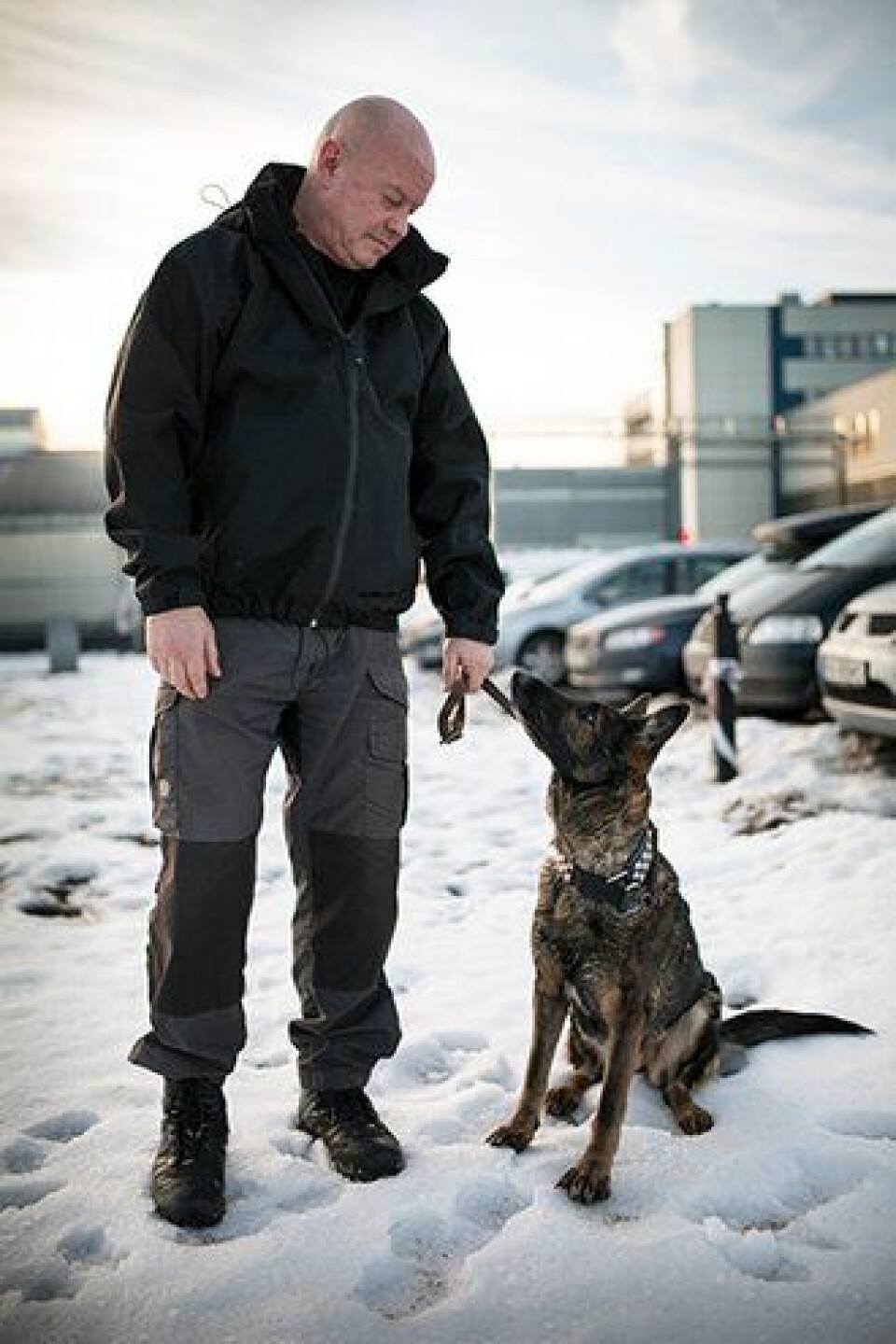Kai Iversen og Trixxi forlater politiet, men skal fortsette å jobbe sammen i Iversens nyopprettede firma. Kai Iversen og Trixxi forlater politiet, men skal fortsette å jobbe sammen i Iversens nyopprettede firma.