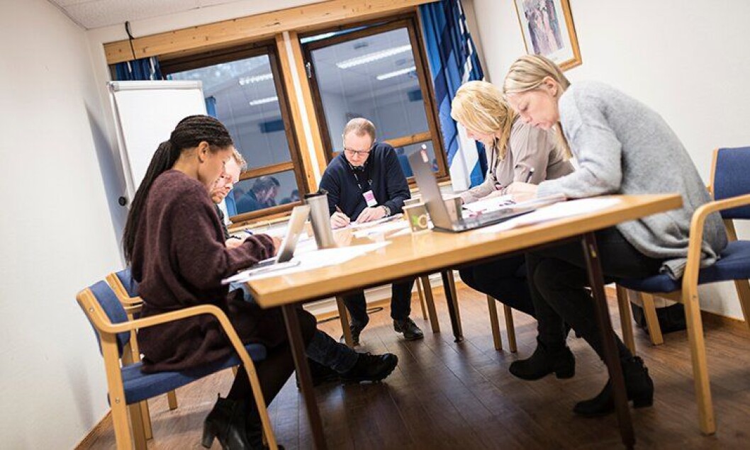 Landets fremste etterforskere og påtalejurister diskuterer under øvelsen i Stavern. Landets fremste etterforskere og påtalejurister diskuterer under øvelsen i Stavern.