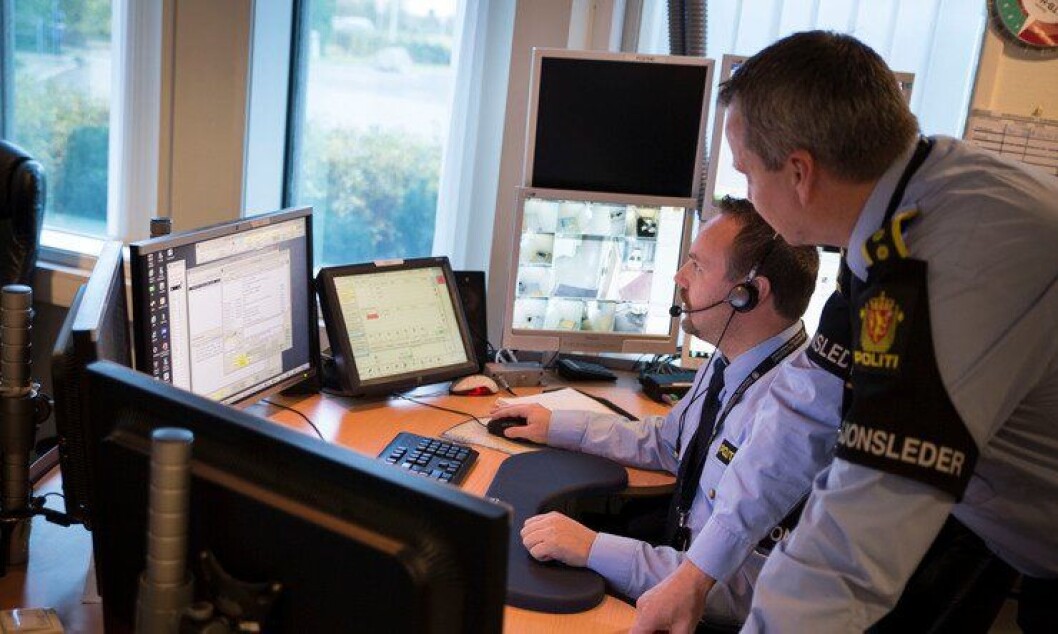 Operasjonssentralene kommuniserer med hurtig, loggaktig språk på Twitter. Det kan gjøre det vanskelig for enkelte å forstå meldingene som legges ut, mener Alf Tore Meling i analyseselskapet I all offentlighet. Operasjonssentralene kommuniserer med hurtig, loggaktig språk på Twitter. Det kan gjøre det vanskelig for enkelte å forstå meldingene som legges ut, mener Alf Tore Meling i analyseselskapet I all offentlighet.