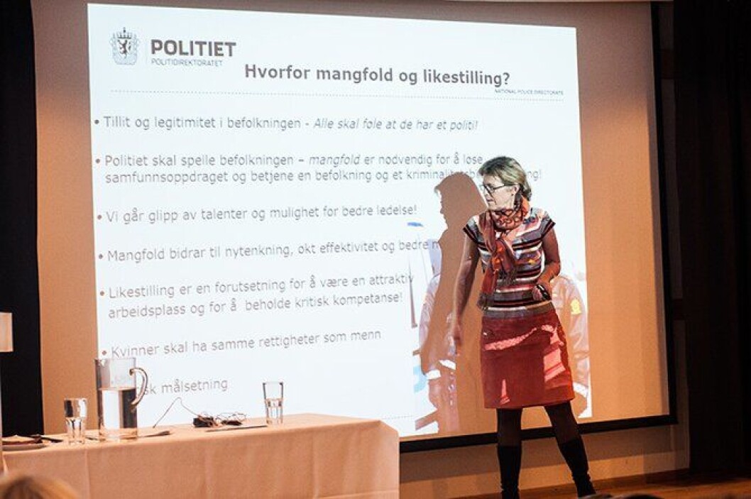 HR-direktør i Politidirektoratet, Karin Aslaksen, gjestet samlingen for å snakke om hvorfor det er viktig med kvinnelige ledere i politiet. HR-direktør i Politidirektoratet, Karin Aslaksen, gjestet samlingen for å snakke om hvorfor det er viktig med kvinnelige ledere i politiet.
