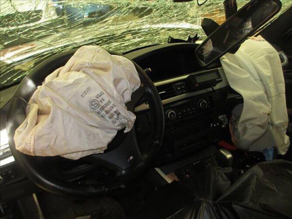 Innsiden av bilen Bjørn Jakobsen og kollegaen satt i da de kolliderte. Foto: UP Innsiden av bilen Bjørn Jakobsen og kollegaen satt i da de kolliderte. Foto: UP