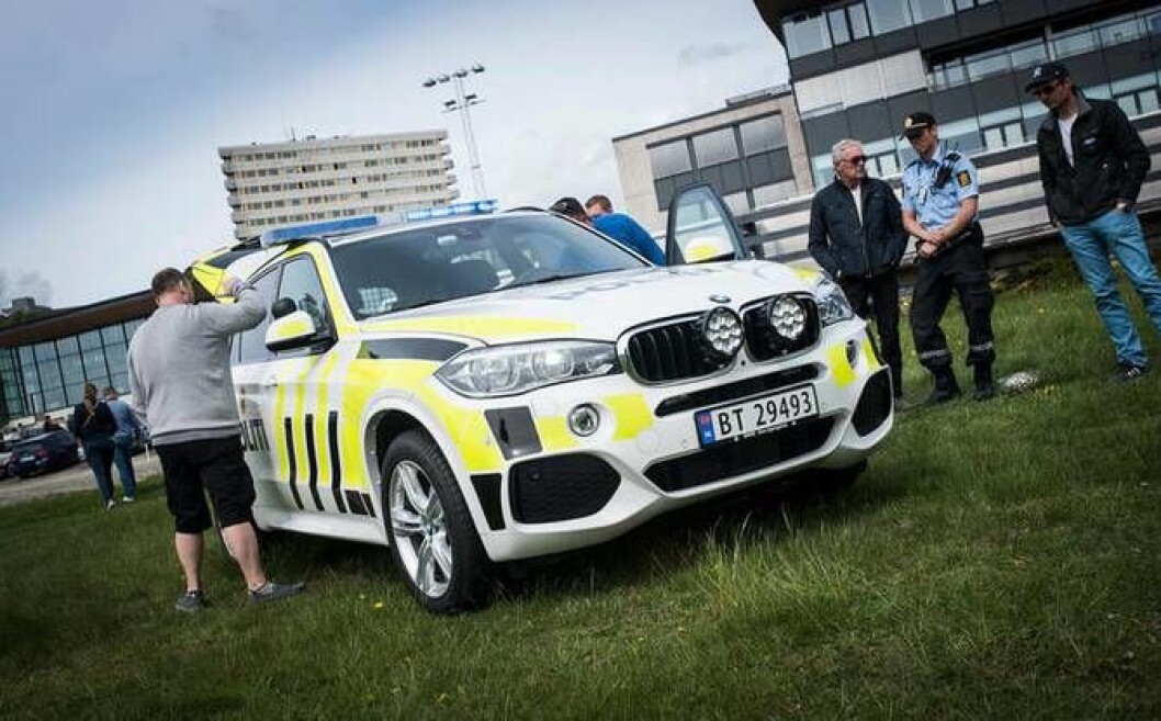 BMW-folket fikk smake på politiets X5. For anledningen en demobil lånt inn fra PFT. BMW-folket fikk smake på politiets X5. For anledningen en demobil lånt inn fra PFT.