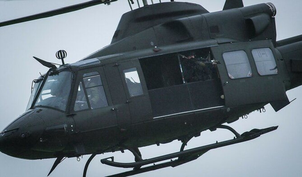 Slik ser det ut når skarpskytter er plassert i et Bell-helikopter fra Forsvaret. Slik ser det ut når skarpskytter er plassert i et Bell-helikopter fra Forsvaret.