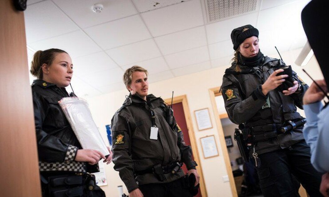 Politibetjenter på Storskog jobbet dag og natt i fjor for å ta unna alle asylsøkerne på det lille tjenestestedet. Det var til tider vanskelig for ansatte å vite hva slags rutiner som gjaldt for ID-registrering, ifølge Nasjonalt ID-senter. Politibetjenter på Storskog jobbet dag og natt i fjor for å ta unna alle asylsøkerne på det lille tjenestestedet. Det var til tider vanskelig for ansatte å vite hva slags rutiner som gjaldt for ID-registrering, ifølge Nasjonalt ID-senter.
