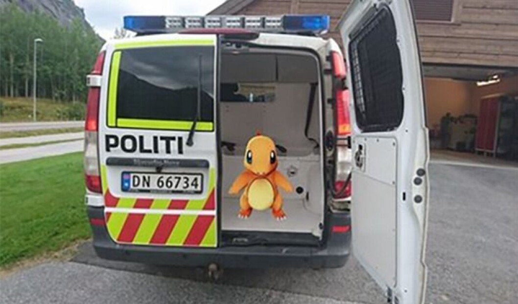 Politiet i Setesdal fikk fanget en pokémon, nærmere bestemt en Charmander, i maja denne uka. Bildet og farene ved fangsten delte de på Facebook. Politiet i Setesdal fikk fanget en pokémon, nærmere bestemt en Charmander, i maja denne uka. Bildet og farene ved fangsten delte de på Facebook.