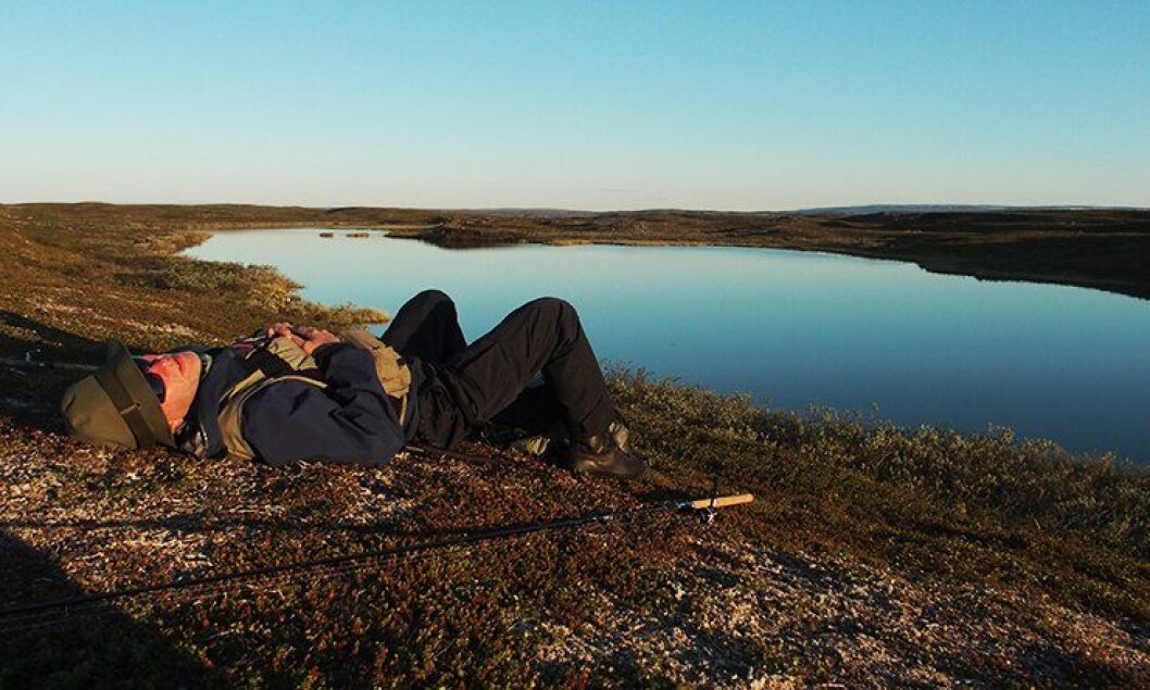 Uten klokke og mobildekning trives Skulstad best på ferie. I lyngen lader han batteriene før høsten. Uten klokke og mobildekning trives Skulstad best på ferie. I lyngen lader han batteriene før høsten.