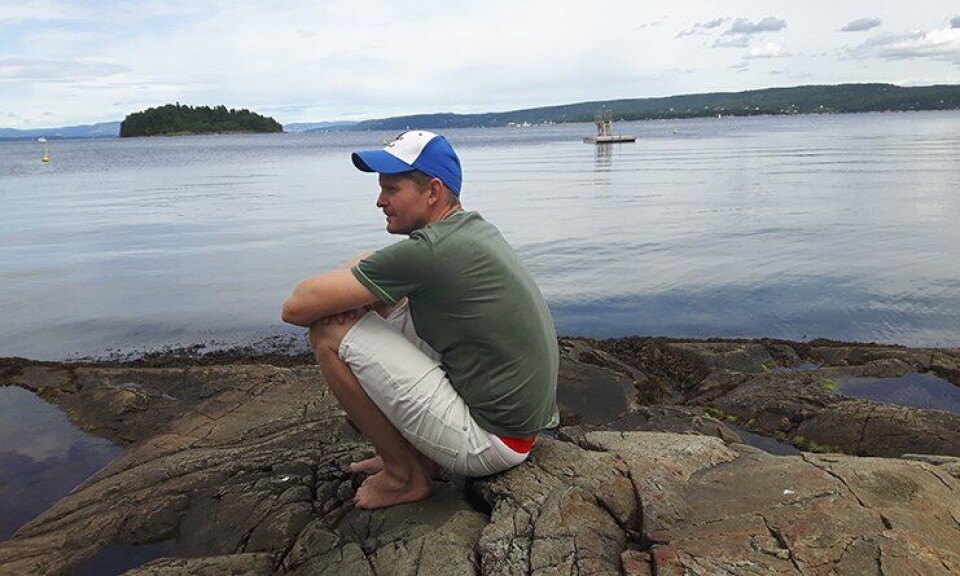 Lars Eirik Steinsland logger av i ferien, og tar med familien dit det er bademuligheter. Her under en stille feriestund i sommer. Lars Eirik Steinsland logger av i ferien, og tar med familien dit det er bademuligheter. Her under en stille feriestund i sommer.
