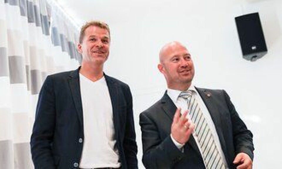 PF-leder Sigve Bolstad og justisminister Anders Anundsen i hyggelig passiar, etter at sistnevnte lanserte en budsjettoverraskelse.