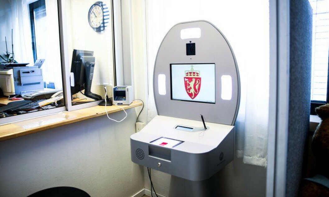 En automat for passfoto ved et norsk lensmannskontor. Alt utstyr og alle tjenester tilknytta ID-dokumenter vil i framtida anskaffes fra det store selskapet Gemalto. En automat for passfoto ved et norsk lensmannskontor. Alt utstyr og alle tjenester tilknytta ID-dokumenter vil i framtida anskaffes fra det store selskapet Gemalto.