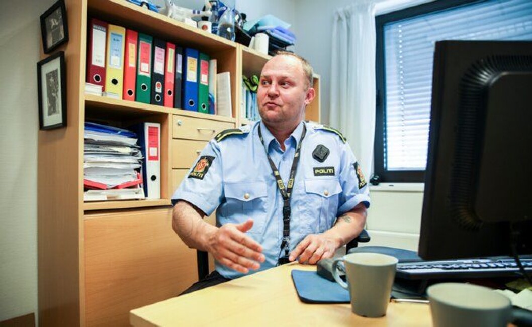 Vidar Aasvangen forteller om hva lensmannskontoret kan få til. Han er ikke enig i at kontoret er tømt for politikraft. Vidar Aasvangen forteller om hva lensmannskontoret kan få til. Han er ikke enig i at kontoret er tømt for politikraft.