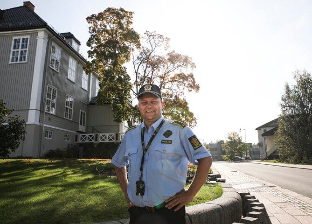 Aasvangen inspiserer sentrum i Årnes, der det snart skal være ølfestival. Han lover tilstedeværelse fra det lokale politiet. Aasvangen inspiserer sentrum i Årnes, der det snart skal være ølfestival. Han lover tilstedeværelse fra det lokale politiet.