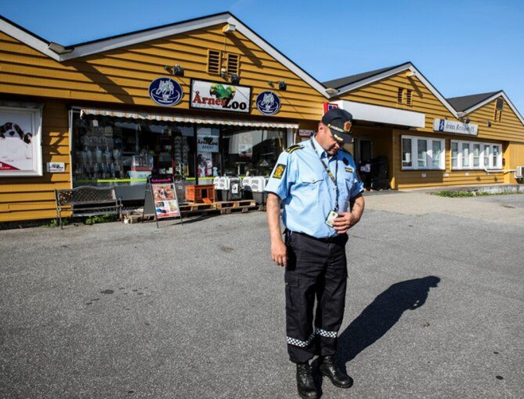 Vidar Aasvangen vet ikke hva som skal bli så mye bedre ved å legge ned lensmannskontet han jobber på, forteller han. Vidar Aasvangen vet ikke hva som skal bli så mye bedre ved å legge ned lensmannskontet han jobber på, forteller han.