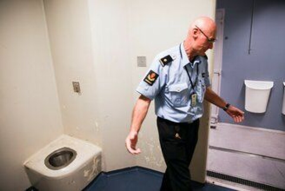 Helge Busch Iversen forteller at de har hatt personer på cellene som har sluttet å puste før. Torkjell