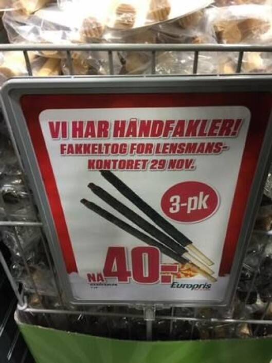 Fakler selges på tilbud på Årnes. Fakler selges på tilbud på Årnes.