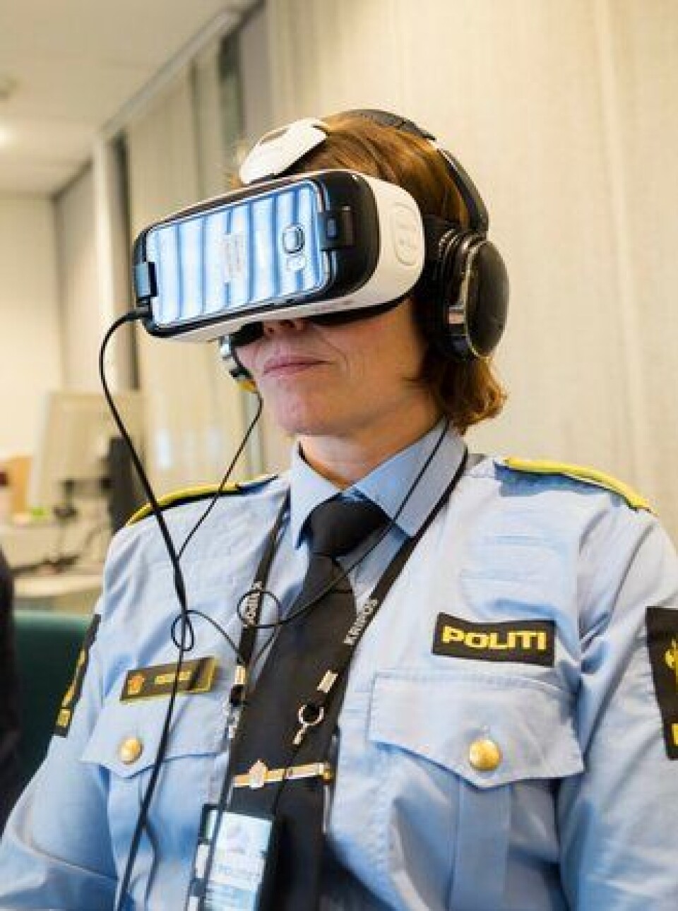 Med mobiltelefon og briller kan brukeren se video i 360 graders vinkel, i alle retninger. Med mobiltelefon og briller kan brukeren se video i 360 graders vinkel, i alle retninger.