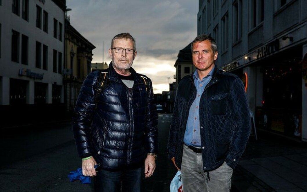 Knut Lauvrak og Magnar Heggernes er to om å føle seg aleine mot arbeidsgiveren, snart fem år etter at de reddet livet til en arrestant. Knut Lauvrak og Magnar Heggernes er to om å føle seg aleine mot arbeidsgiveren, snart fem år etter at de reddet livet til en arrestant.