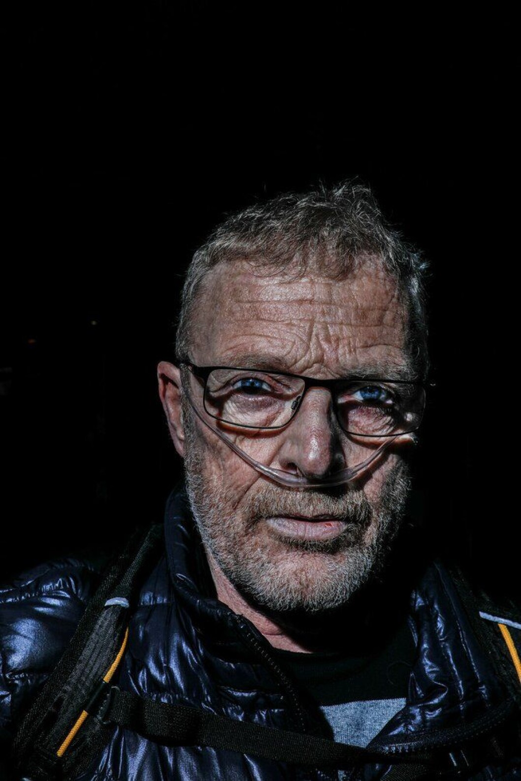 I kampen for det han mener er rettferdighet, trekker Knut Lauvrak pusten og anmelder Agder politidistrikt til Spesialenheten – ved hjelp av ekstra oksygentilførsel til lungene. I kampen for det han mener er rettferdighet, trekker Knut Lauvrak pusten og anmelder Agder politidistrikt til Spesialenheten – ved hjelp av ekstra oksygentilførsel til lungene.