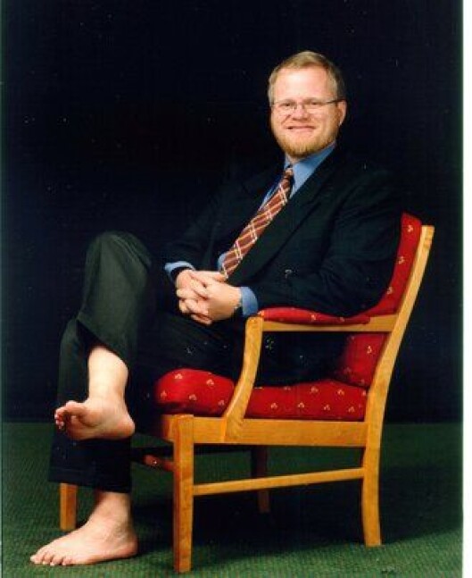 BARBENT PROFIL: Da det skulle tas representasjonbilder i Norsk Politiforbund, tråkket Jørgen til. Uten sko. BARBENT PROFIL: Da det skulle tas representasjonbilder i Norsk Politiforbund, tråkket Jørgen til. Uten sko.