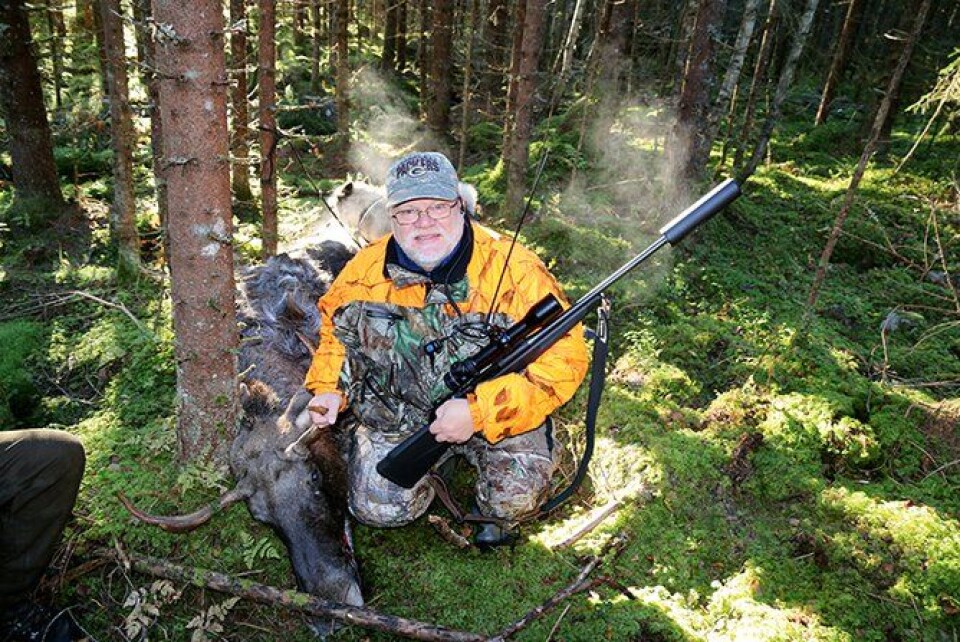TREFFSIKKER: Med stående frihånd nås elgkvota med treffsikre skudd.