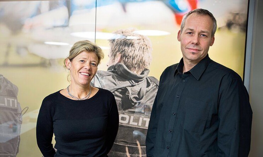 Tospann: HR-direktør Karin Aslaksen og hovedverneombud Audun Buseth i politi- og lensmannsetaten, er fornøyde med de nye retningslinjene for varsling i politiet. Tospann: HR-direktør Karin Aslaksen og hovedverneombud Audun Buseth i politi- og lensmannsetaten, er fornøyde med de nye retningslinjene for varsling i politiet.