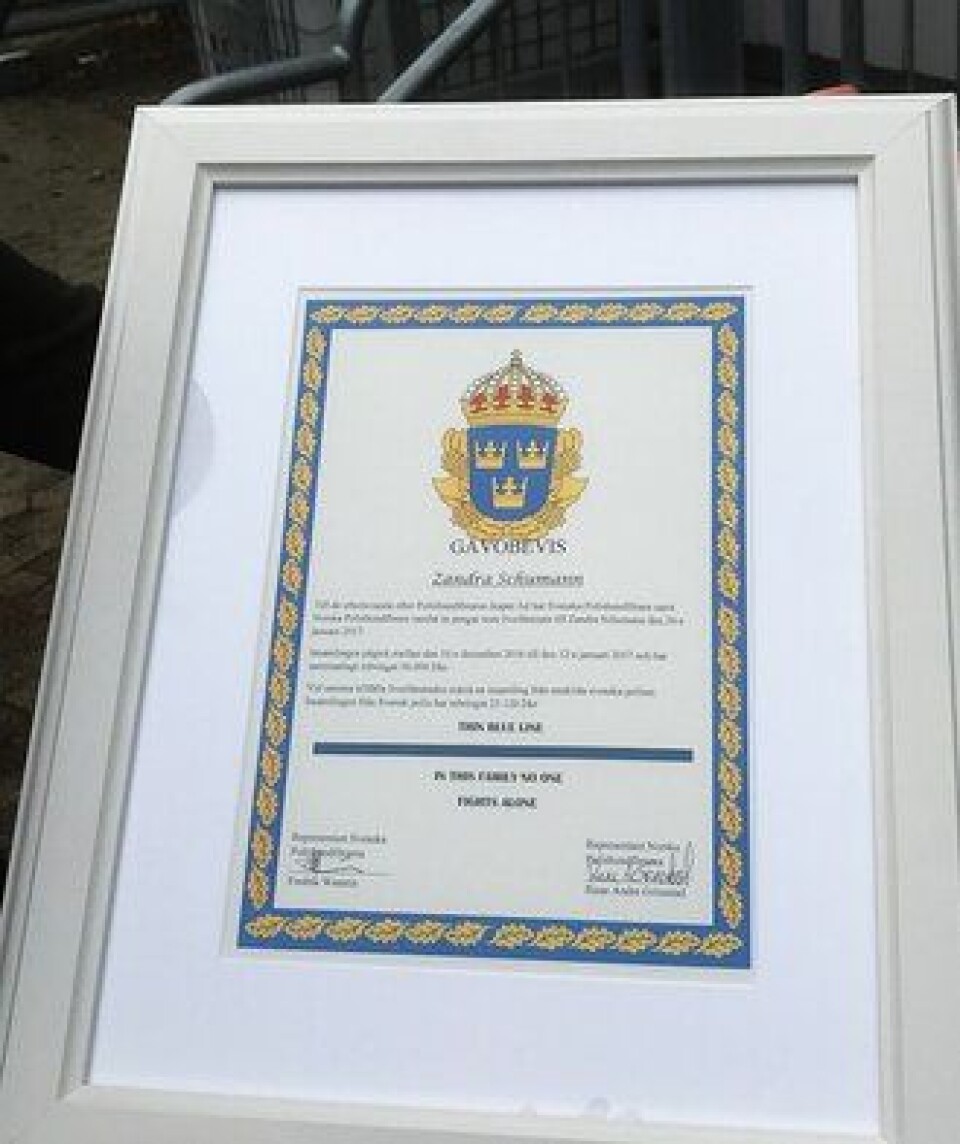 Beviset på donasjonen fra norske og svenske kolleger.