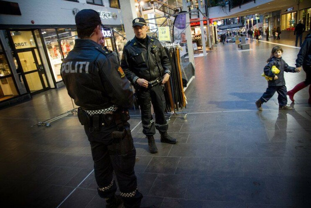 TO POLITIFOLK... per tusen innbyggere? Urealistisk, mener forskerne ved PHS. TO POLITIFOLK... per tusen innbyggere? Urealistisk, mener forskerne ved PHS.