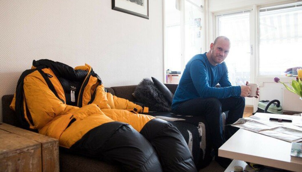Siste hvil hjemme: Hjemme i Oslo har Inge Meløy spist seg opp ti kilo og gjort de siste forberedelsene. Det kommer godt med når Mount Everest skal bestiges. Siste hvil hjemme: Hjemme i Oslo har Inge Meløy spist seg opp ti kilo og gjort de siste forberedelsene. Det kommer godt med når Mount Everest skal bestiges.