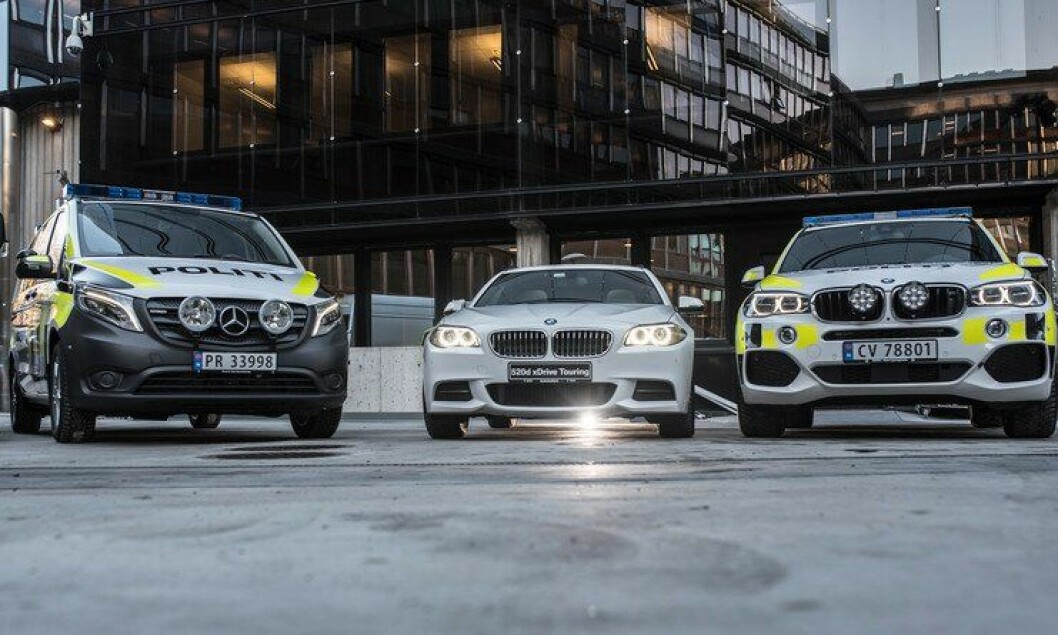 Nye politibiler, her ved Mercedes Vito, BMW 525 og BMW X5, sendes ut i distriktene i år - etter en ekstratildeling fra regjeringa.