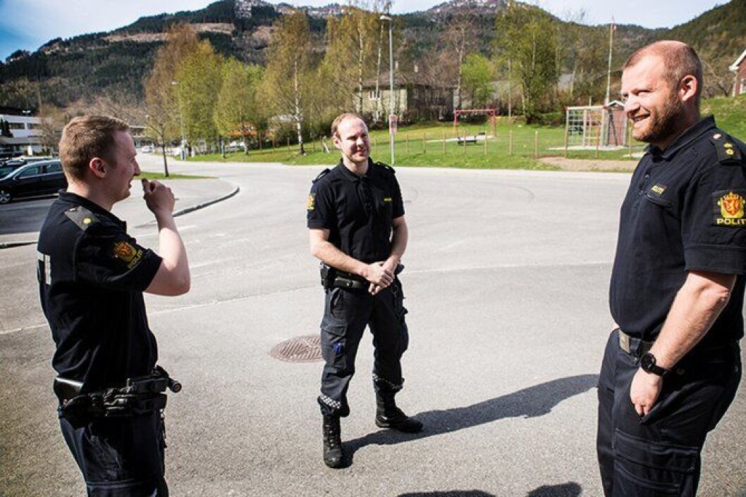 Tre musketerer: Politibetjent Vegard Dale, praksistudent (nå B3) Lars Kristian Reknes og politibetjent Eirik Krossen fikk tre rumenske minibankranere i fanget. Pågripelsen og etterforskningen vakte internasjonal oppsikt. - En utrolig morsom sak å jobbe med, sier de tre. Tre musketerer: Politibetjent Vegard Dale, praksistudent (nå B3) Lars Kristian Reknes og politibetjent Eirik Krossen fikk tre rumenske minibankranere i fanget. Pågripelsen og etterforskningen vakte internasjonal oppsikt. - En utrolig morsom sak å jobbe med, sier de tre.