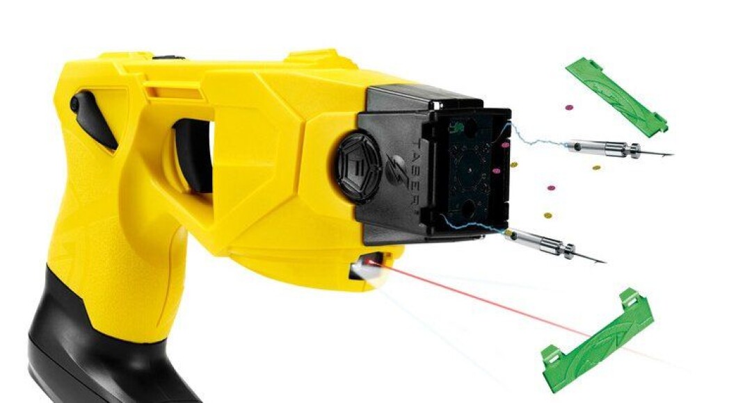Elektrosjokkvåpen, eller taser som det også kalles, kan bli en del av politihverdagen også her i Norge. Elektrosjokkvåpen, eller taser som det også kalles, kan bli en del av politihverdagen også her i Norge.