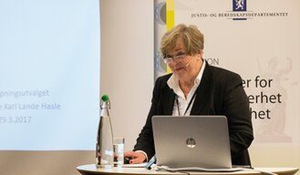 LEDER: Anne Kari Lande Hasle, utvalgsleder i bevæpningsutvalget. Høringsfristen er 1. desember, og senere skal Justisdepartementet legge fram sitt forslag for Stortinget.