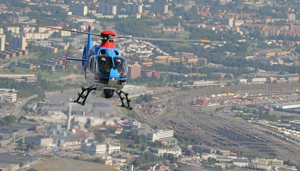 Politiets enslige helikopter svever over Alnabru i Oslo.