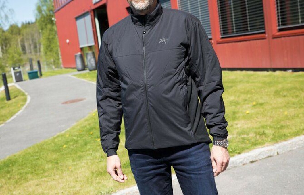Den uuniformerte varmende jakka skal brukes under de andre jakkene som et varmende lag på kalde dager. Den uuniformerte varmende jakka skal brukes under de andre jakkene som et varmende lag på kalde dager.