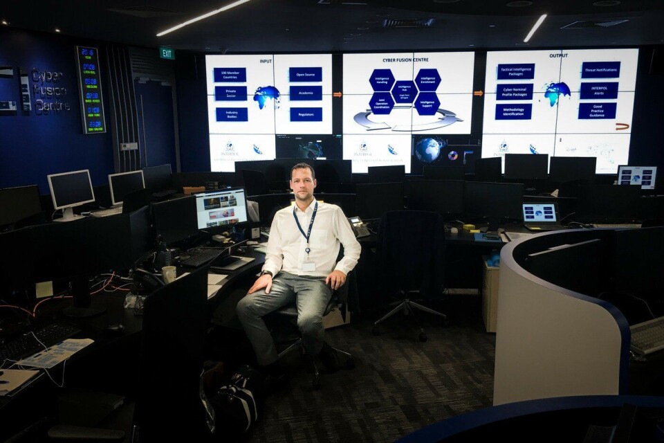 Trygve Aandstad leder arbeidet med å bygge opp et cybersenter for Interpol i Singapore. Han mener norsk politi ikke bare kan sitte og vente på anmeldelser, men må forebygge og drive etterretning på egenhånd.
