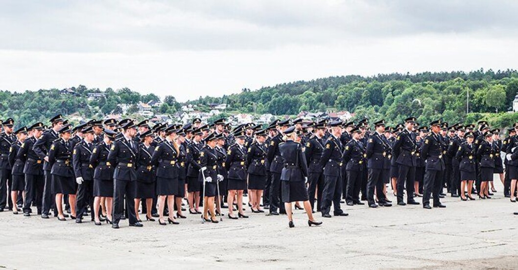 Studentene i Stavern under oppstilling torsdag. Nå er de politifolk, de også. Studentene i Stavern under oppstilling torsdag. Nå er de politifolk, de også.