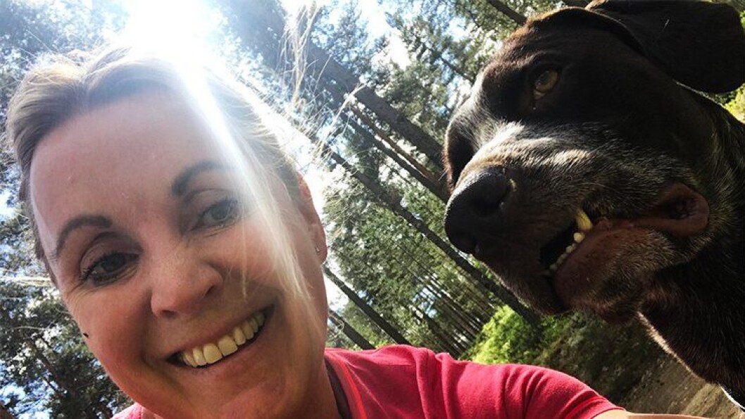 PÅ TUR: Ingrid Eidstumo sammen med hunden Carlsen på tur, og det blir det mer av i løpet av sommeren. PÅ TUR: Ingrid Eidstumo sammen med hunden Carlsen på tur, og det blir det mer av i løpet av sommeren.