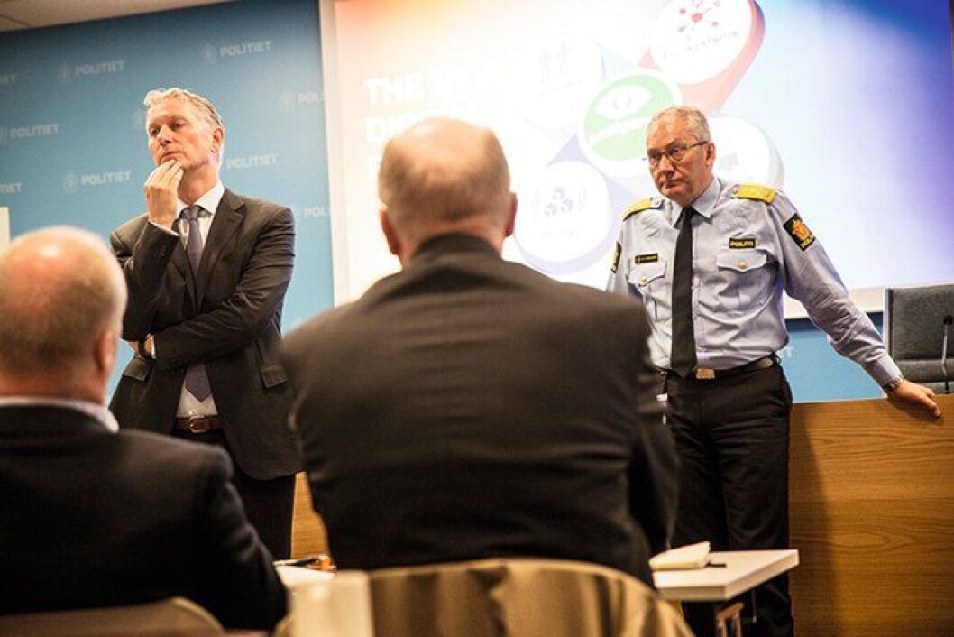 – Dere må ikke designe systemer i dag som ikke kommer til å være i bruk om fem år, var en av oppfordringene fra Peter Sondergaard til Odd Reidar Humlegård. – Dere må ikke designe systemer i dag som ikke kommer til å være i bruk om fem år, var en av oppfordringene fra Peter Sondergaard til Odd Reidar Humlegård.