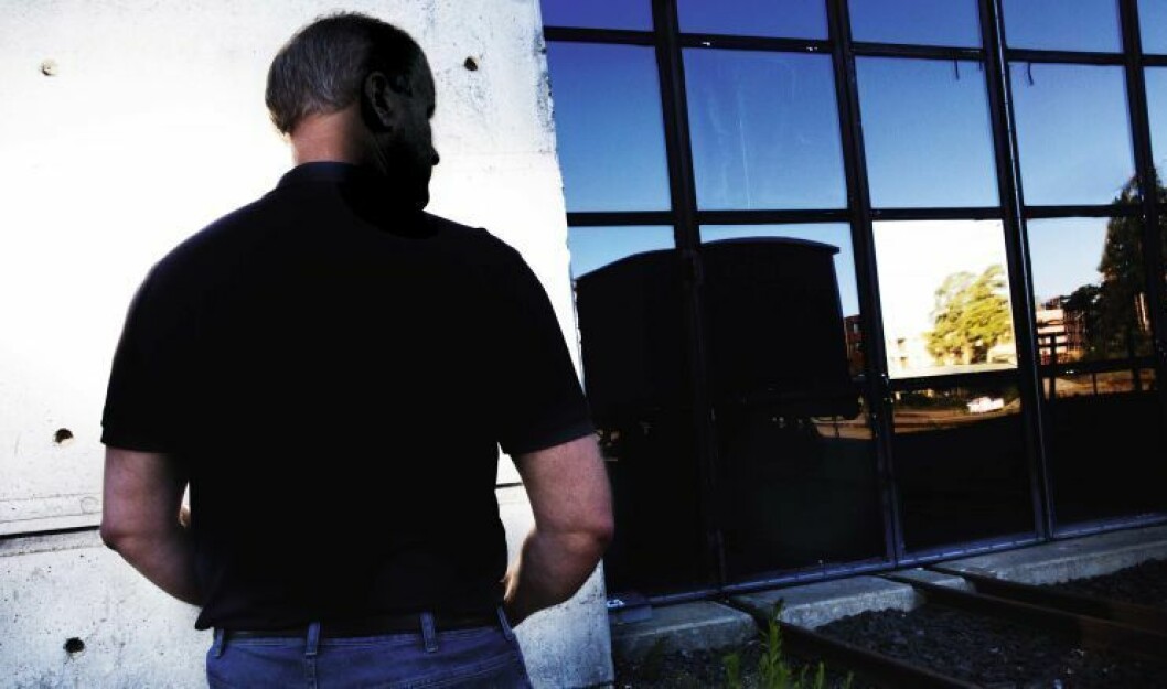 MED VÅPEN PÅ SOVEROMMET: Situasjonen ble oppfattet som truende og uavklart, og det ble derfor satt i gang sikkerhetstiltak. Familien fikk patruljering rundt boligen døgnet rundt og «Jørgen» hadde alltid med seg både ett- og tohånds skytevåpen på soverommet. MED VÅPEN PÅ SOVEROMMET: Situasjonen ble oppfattet som truende og uavklart, og det ble derfor satt i gang sikkerhetstiltak. Familien fikk patruljering rundt boligen døgnet rundt og «Jørgen» hadde alltid med seg både ett- og tohånds skytevåpen på soverommet.
