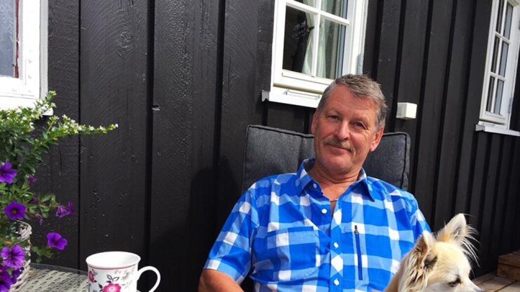 SOMMER: Olaf Heggedal nyter ferien på hytta i Ringsakerfjellet. I tillegg til å slappe av, gå turer og "pusle med et eller annet" er han også barnepike for hunden, Tixi. SOMMER: Olaf Heggedal nyter ferien på hytta i Ringsakerfjellet. I tillegg til å slappe av, gå turer og "pusle med et eller annet" er han også barnepike for hunden, Tixi.