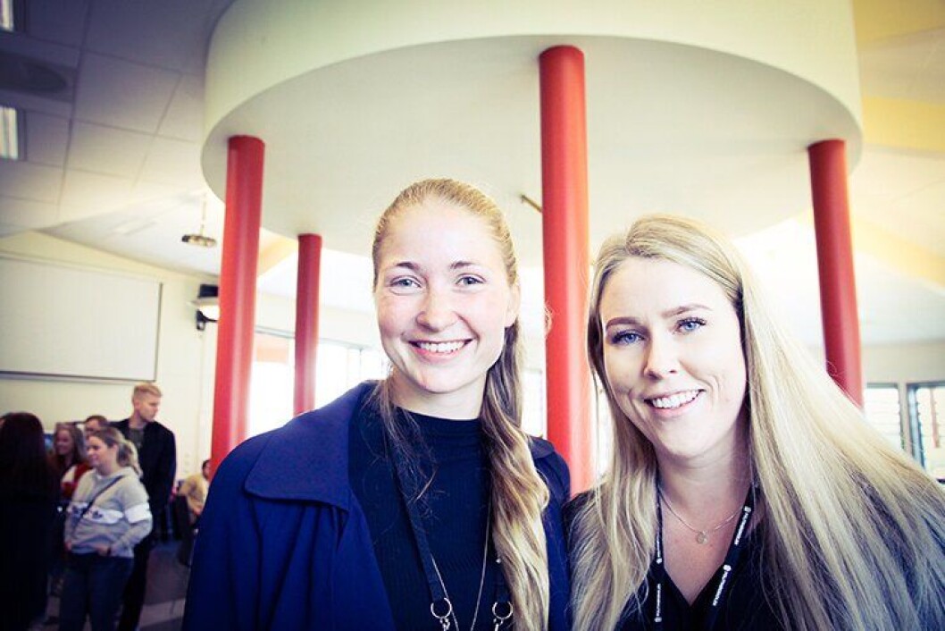 KLARE: Julie Salicath (t.v.) fra Oslo og Monica Kleven fra Råholt i Eidsvoll gleder seg veldig til å ta fatt på en ny og spennende hverdag. Tirsdag ble 22-åringene og de andre PHS-studentene i Kongsvinger ønsket hjertelig velkommen. KLARE: Julie Salicath (t.v.) fra Oslo og Monica Kleven fra Råholt i Eidsvoll gleder seg veldig til å ta fatt på en ny og spennende hverdag. Tirsdag ble 22-åringene og de andre PHS-studentene i Kongsvinger ønsket hjertelig velkommen.