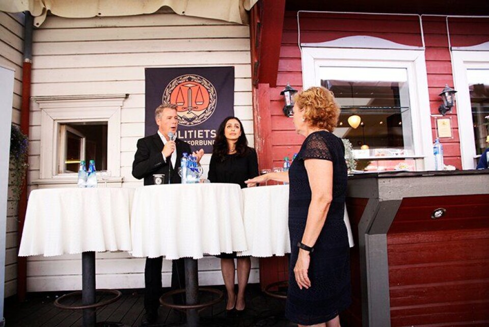 DUELL: Justisminister Per-Willy Amundsen (Frp) og leder av justiskomiteen Hadia Tajik (Ap) under debatten til Politiets Fellesforbund under Arendalsuka tirsdag ettermiddag. Debatten ble ledet av Trude Teige, kjent fra TV2.