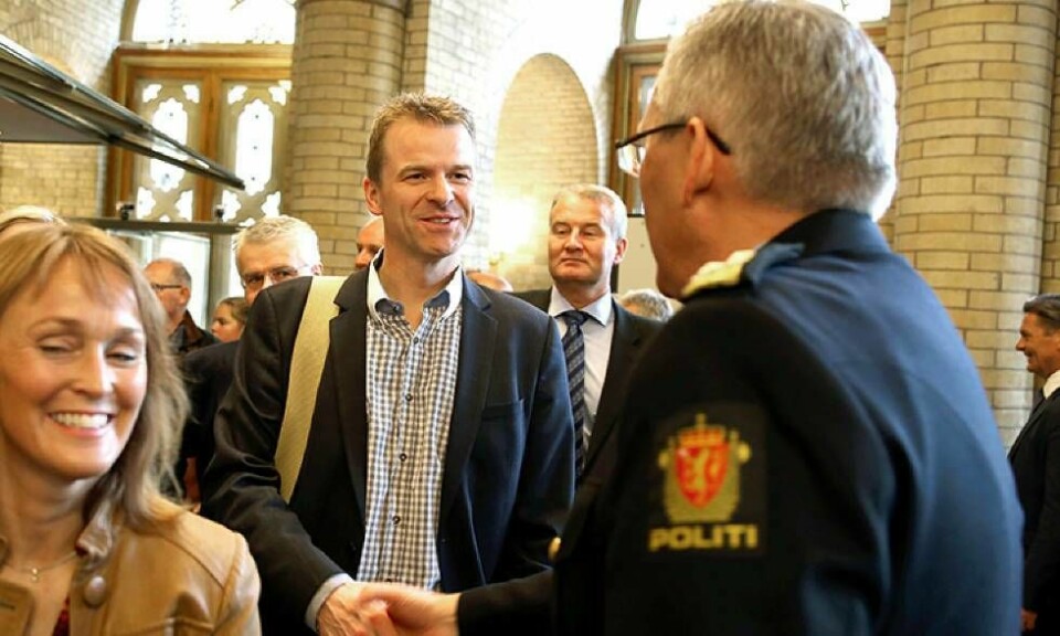 KREVER HANDLING: PF-leder Sigve Bolstad krever handling fra politikerne etter valget. Her møter han politidirektør Odd Reidar Humlegård.