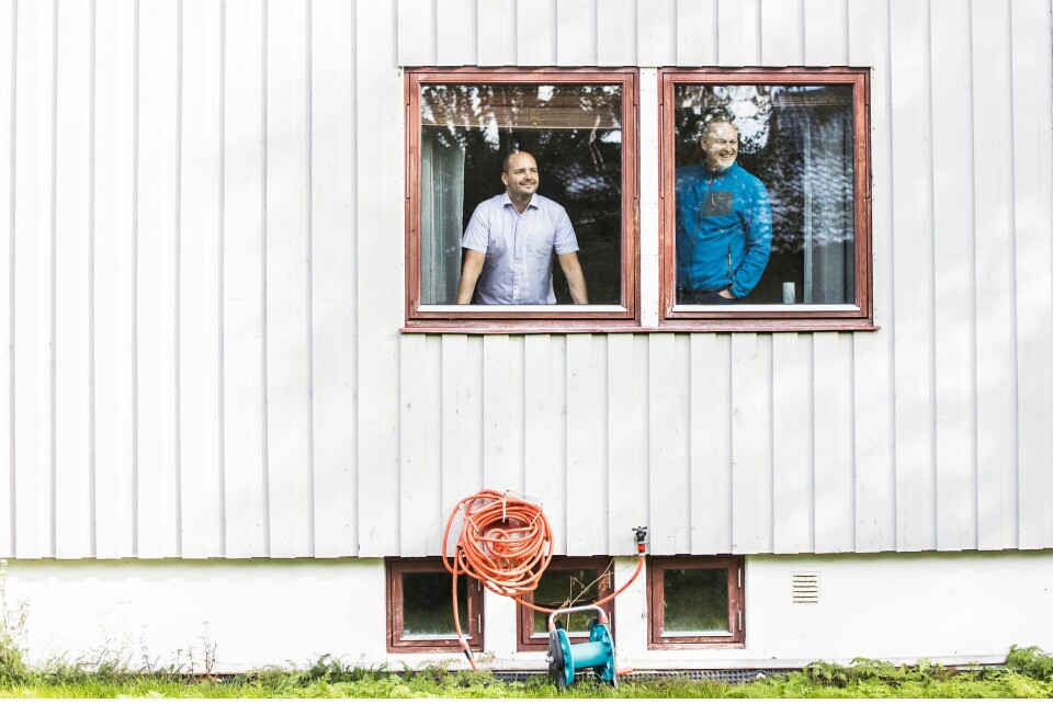 Asgeir Aule og Jan-Olav Schjølberg har så lang reise til jobben, at de fikk flytte inn i samme hus.